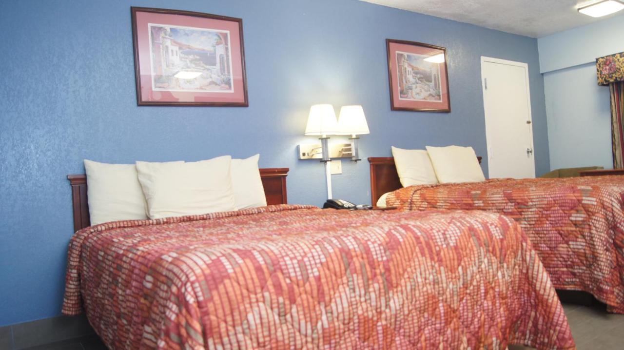 Holiday Lodge & Suites แมคอเลสเตอร์ ภายนอก รูปภาพ